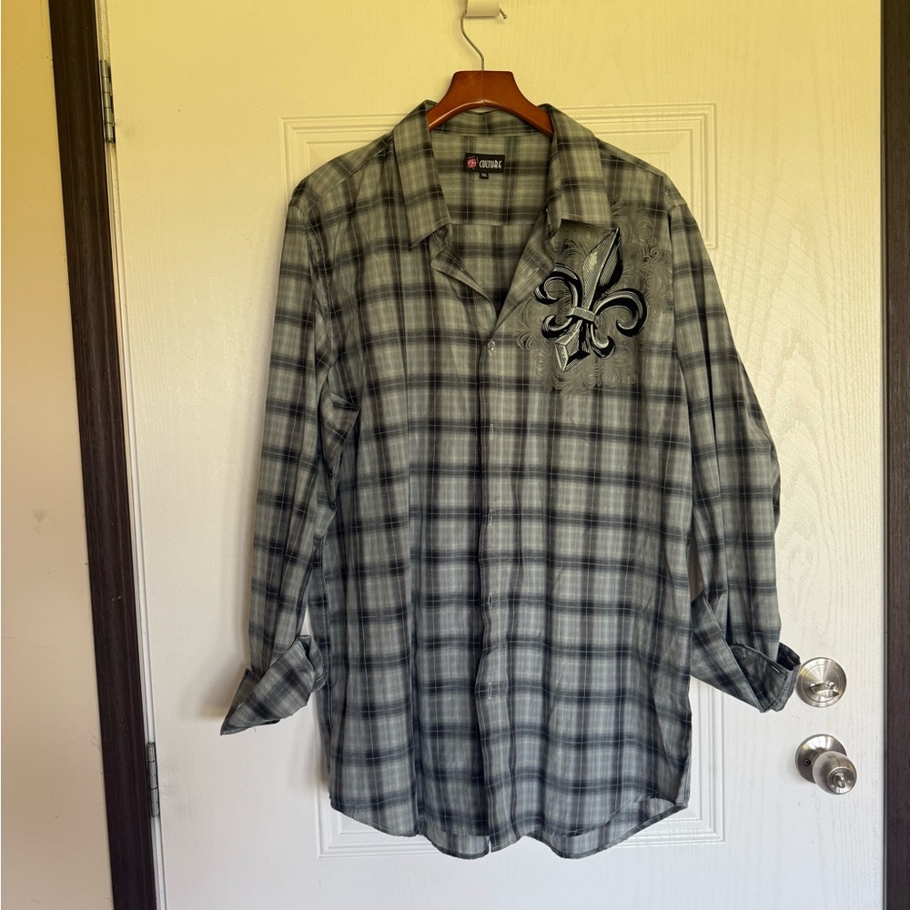 2 for $20 sale: Premium culture black blue plaid Button down shirt with crest